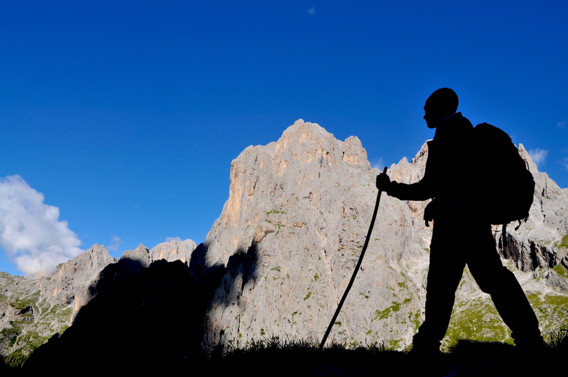 Hiking in the Dolomites in Italy. Photo for Bergen Magazine by Tom van der Leij.